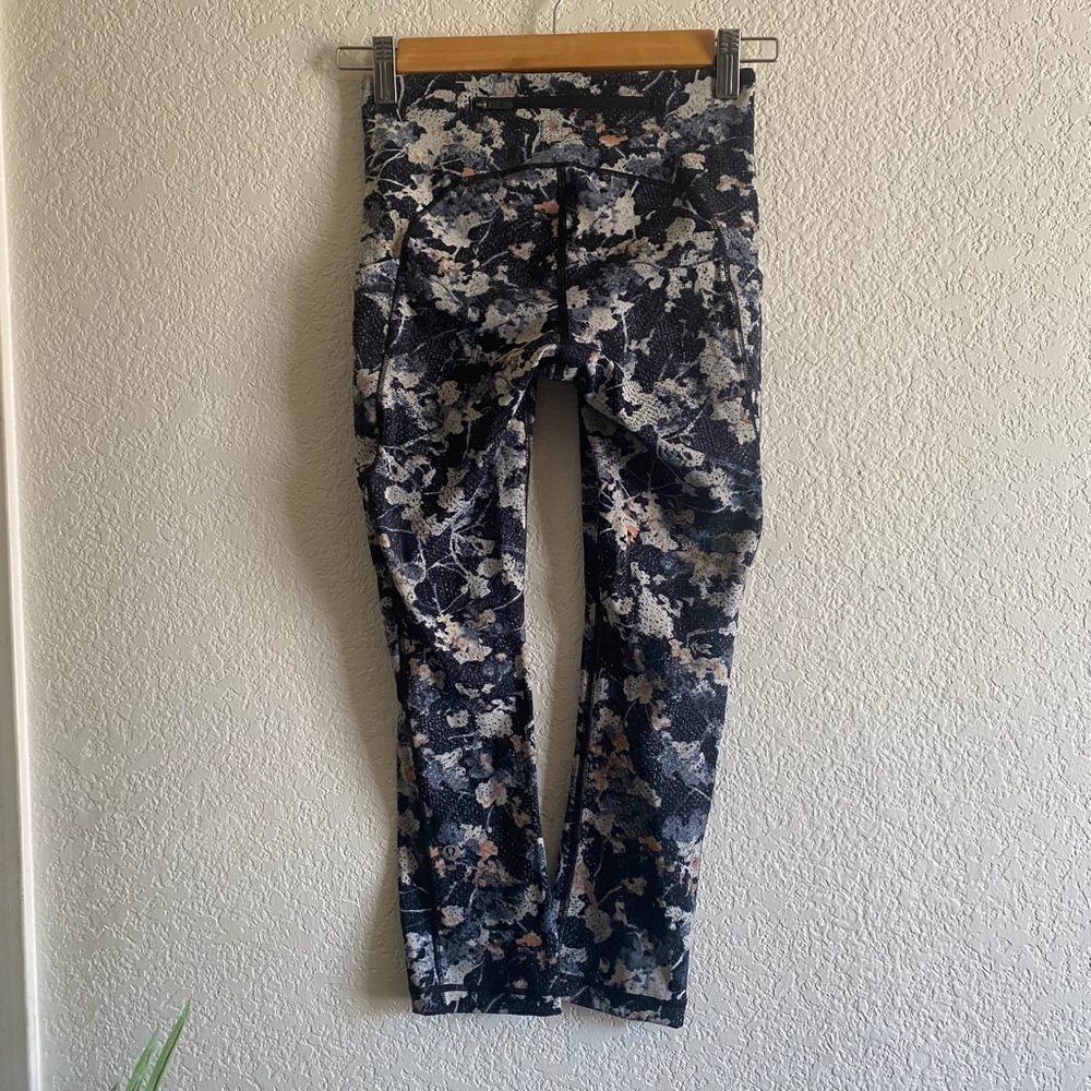 Lululemon Wunder under Polka Dot Crop Pants Size 2 - Picture 8 of 9